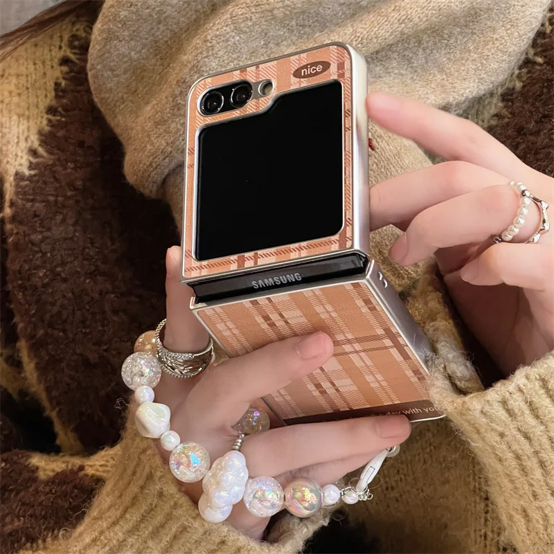 Fashion Plaid Pattern Phone Case For Samsung Galaxy Z Flip 6 5 4 3 Cover with Cute Chain Leather Cases For Flip4 Flip5 Flip6 5G