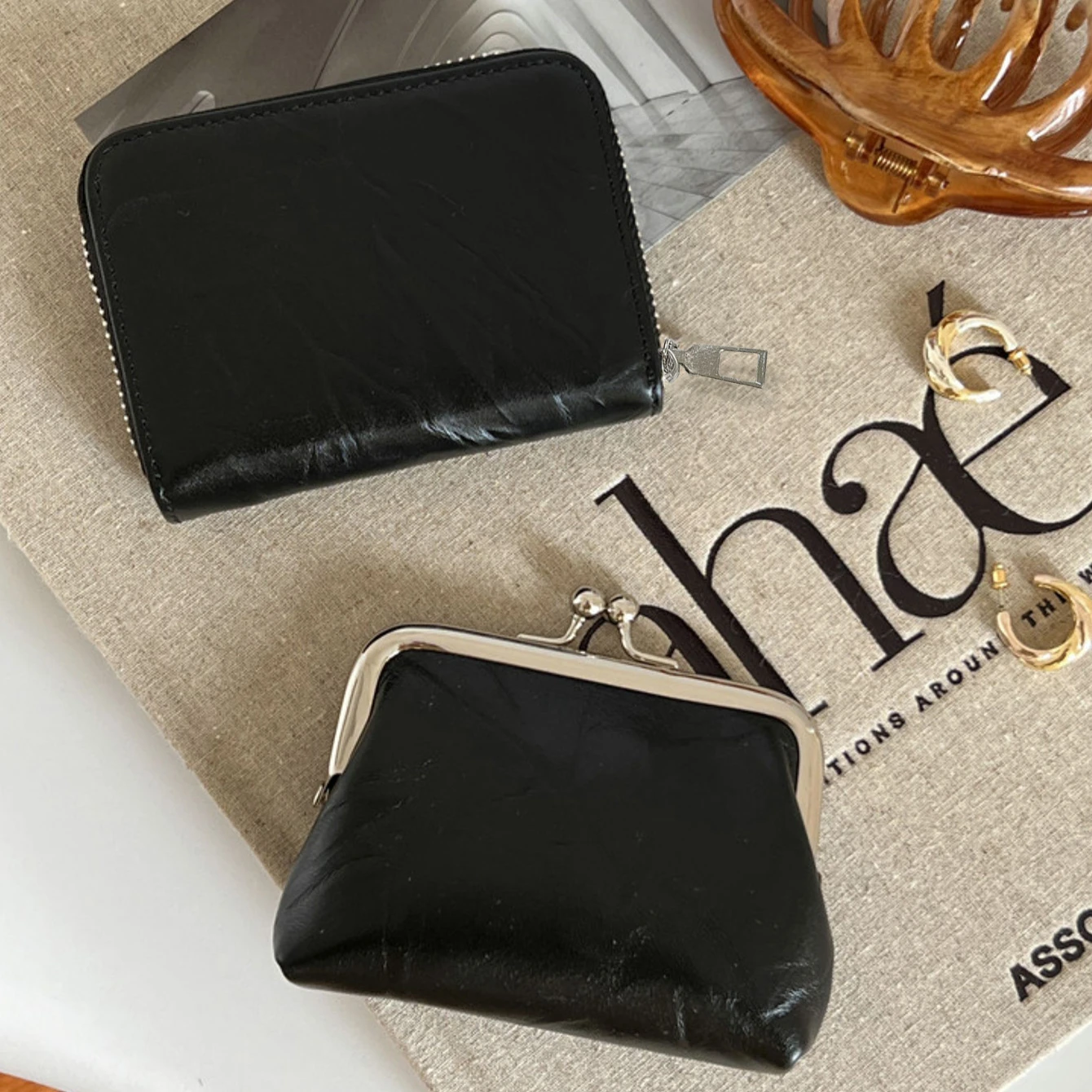 Glossy PU 2-in-1 lady pouch, detachable coin purse + card holder, fits cards, lipstick & coins, sleek portable for commute.