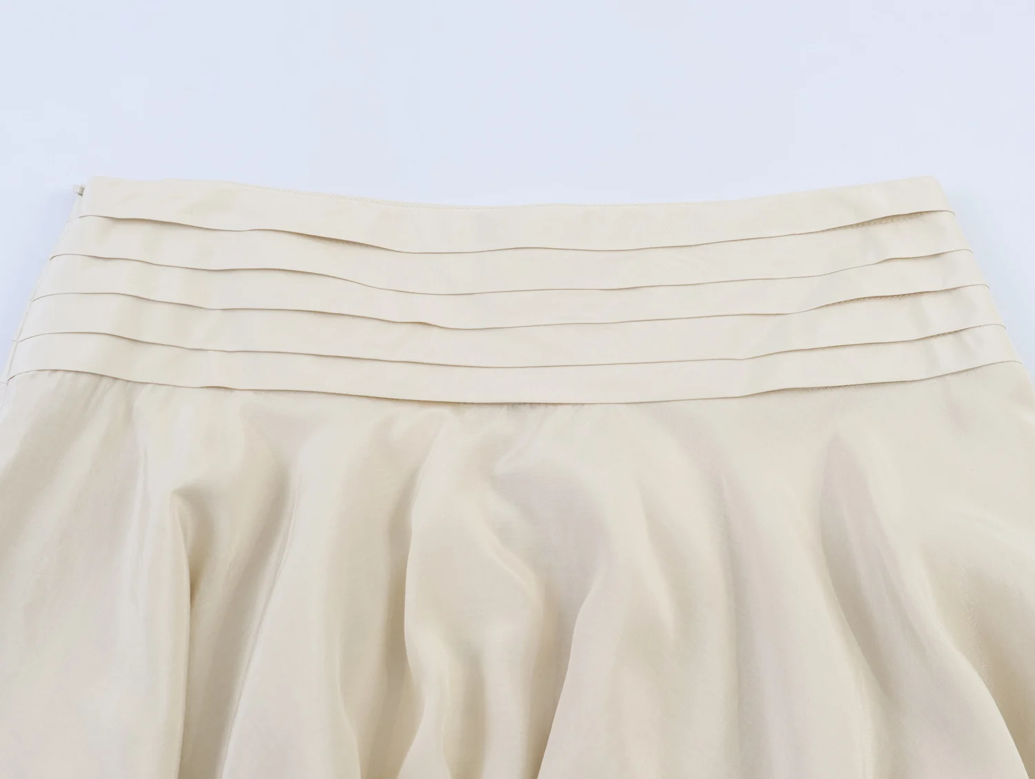 KONDALA Damen Eleganter Asymmetrischer Kurzer Rock Urlaub Freizeit 2026 Frühling Sommer Neue Mode Rock Damen Laminierter Rüschenrock – Detail 15