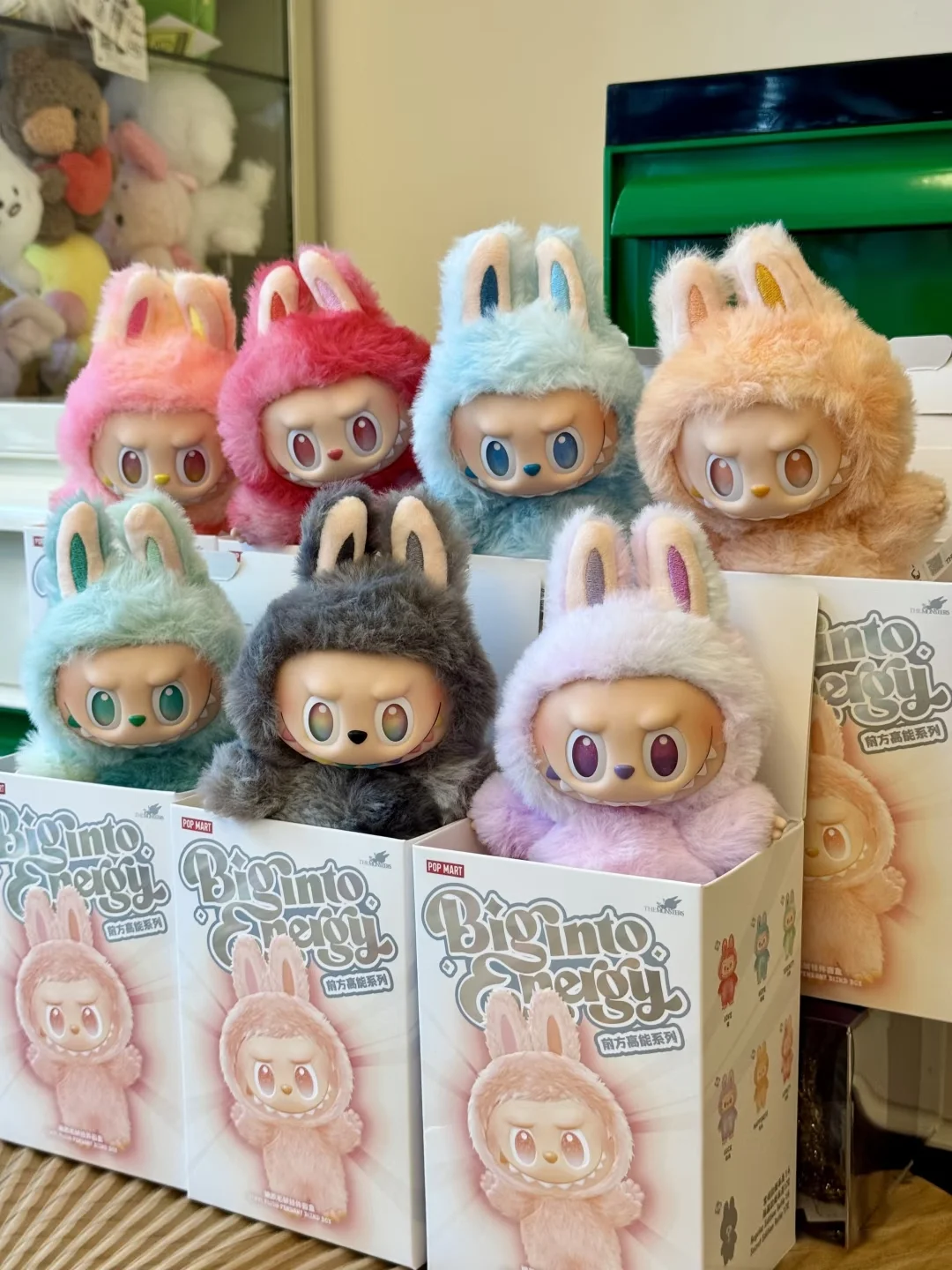 มีสินค้าในสต็อก The Monsters Labubu V3 Big Into Energy Series Blind Box การ์ตูน Labubu ตุ๊กตาไวนิลแบบแขวน ของเล่นกล่องสุ่ม ของขวัญสุดฮิต