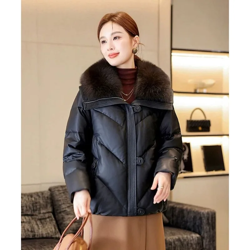 高品質の女性ダウンレザージャケット秋冬厚く暖かいフェイクレザートレンチコート女性パファーパーカーオーバーコート