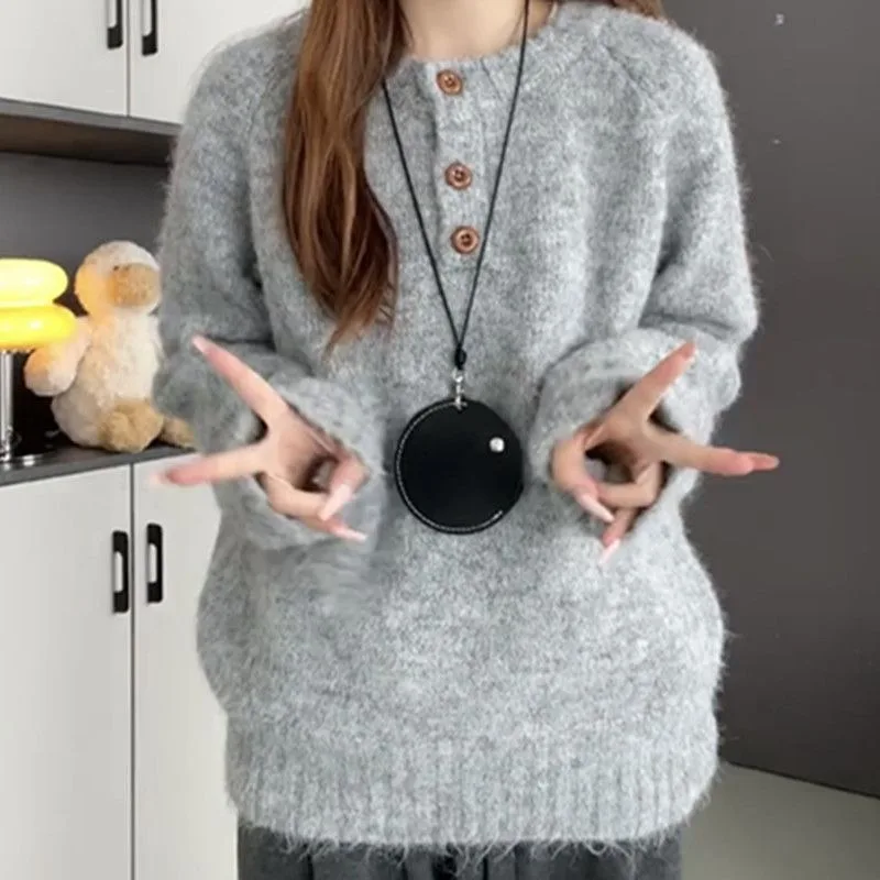 เสื้อสเวตเตอร์แขนยาวเนื้อนุ่มแบบน้ำมัน ยี่ห้อ Leiduo รุ่น Gentle Wind สำหรับผู้หญิง สไตล์ลำลอง ใส่เป็นเสื้อตัวในได้ เหมาะสำหรับฤดูใบไม้ร่วงและฤดูหนาว สีเทาแบบเฉพาะตัว