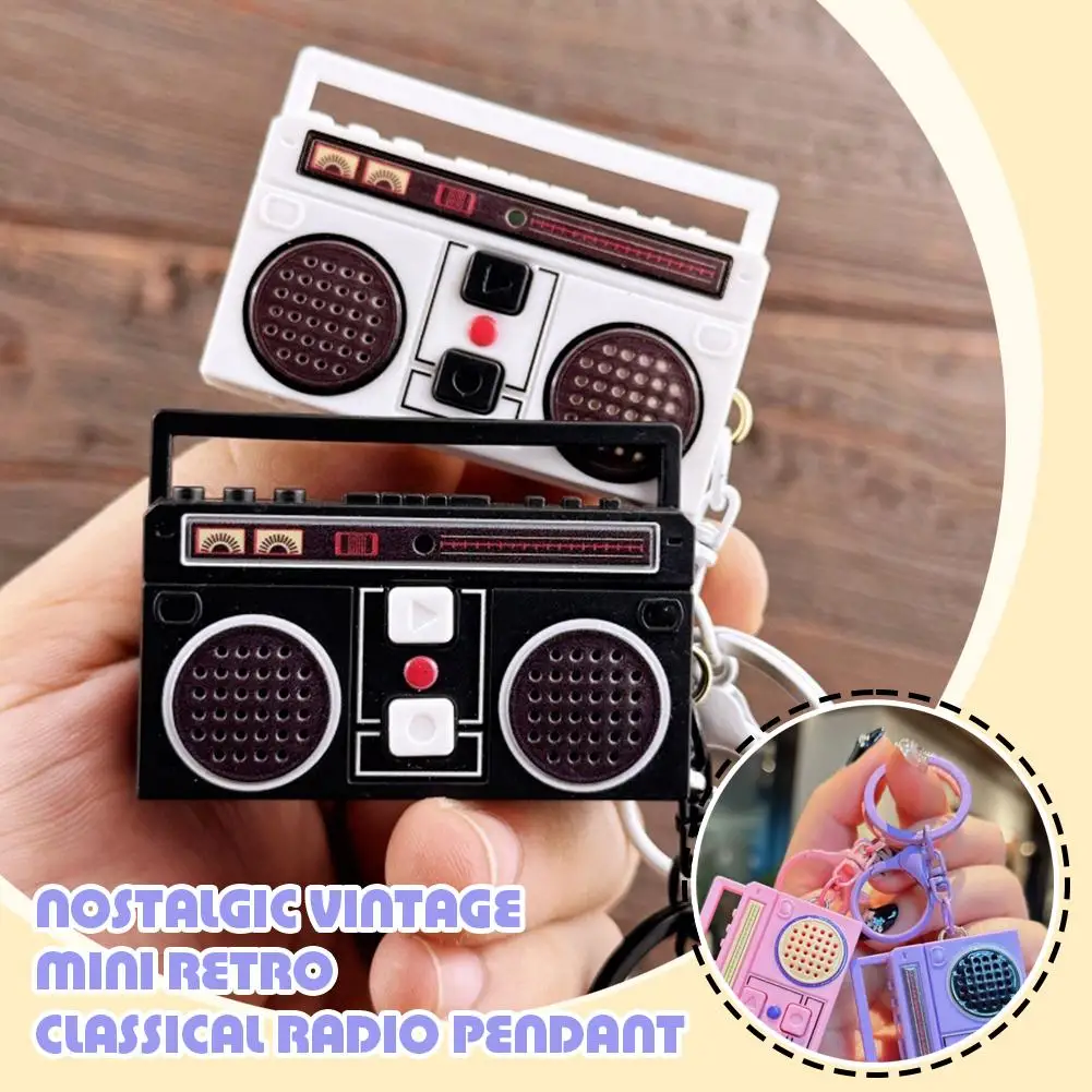 Retro Mini วิทยุจี้บันทึกเสียงสร้างสรรค์กระเป๋าจี้เครื่องประดับคู่พวงกุญแจของขวัญโรแมนติกสําหรับเพื่อนอะคริลิค Au F0E5