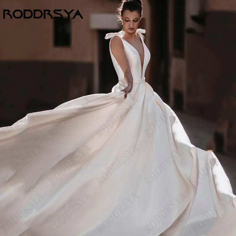 

RODDRSYA Simple A-Line Satin Wedding Dresses For Women Sexy V-Neck Sleeveless Bridal Gowns Spaghetti Straps Backless Robe Mariée