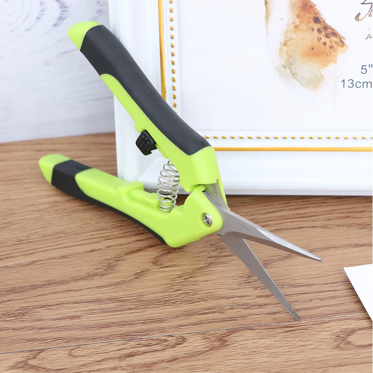 2 قطعة مقصات التقليم الفولاذ المقاوم للصدأ حاد المضادة للصدأ مريح عدم الانزلاق مقبض وسادة امتصاص الصدمات الربيع للنباتات الزهور