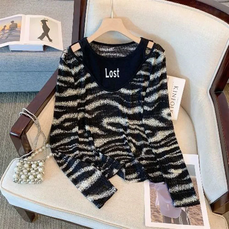 

Женская модная футболка с длинными рукавами, толстая и тонкая весенняя двухсекционная нижняя часть со темпераментными полосками, повседневные топы с буквами