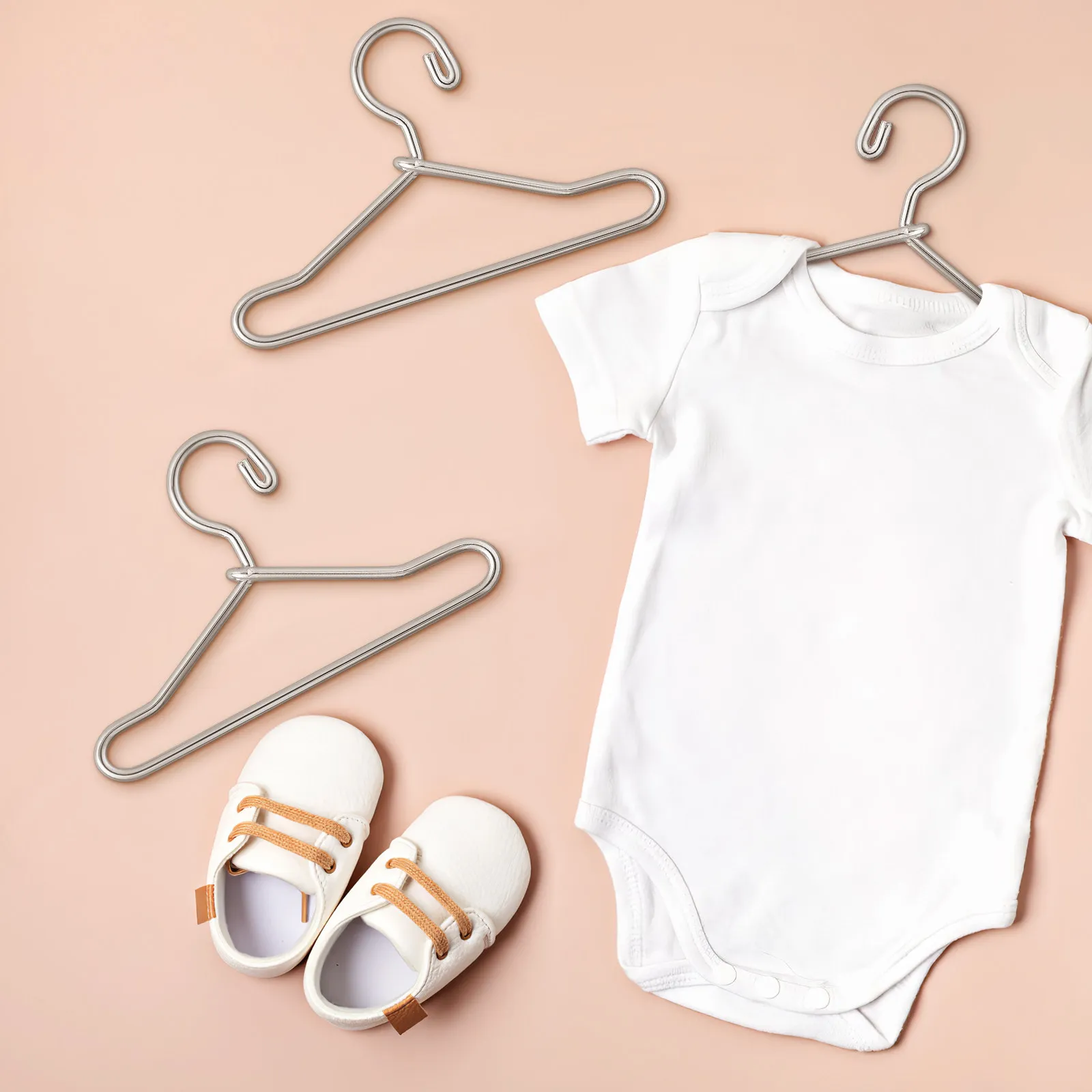 

50pcs Mini Clothes Hangers Metal Dress Holders Small Hanger for Dollhouse Accessories Toy Organizer Display Stand Gift