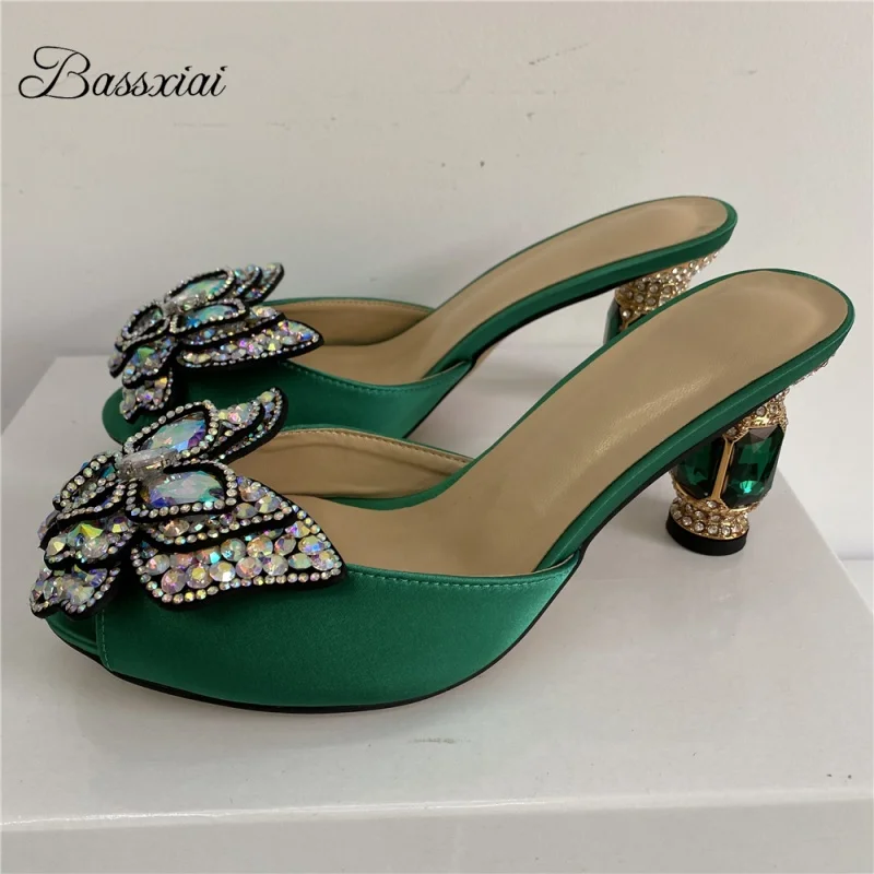 

Уникальные сандалии с бриллиантами и цветами-бабочками, женские роскошные атласные летние сабо на высоком каблуке со стразами и драгоценными камнями