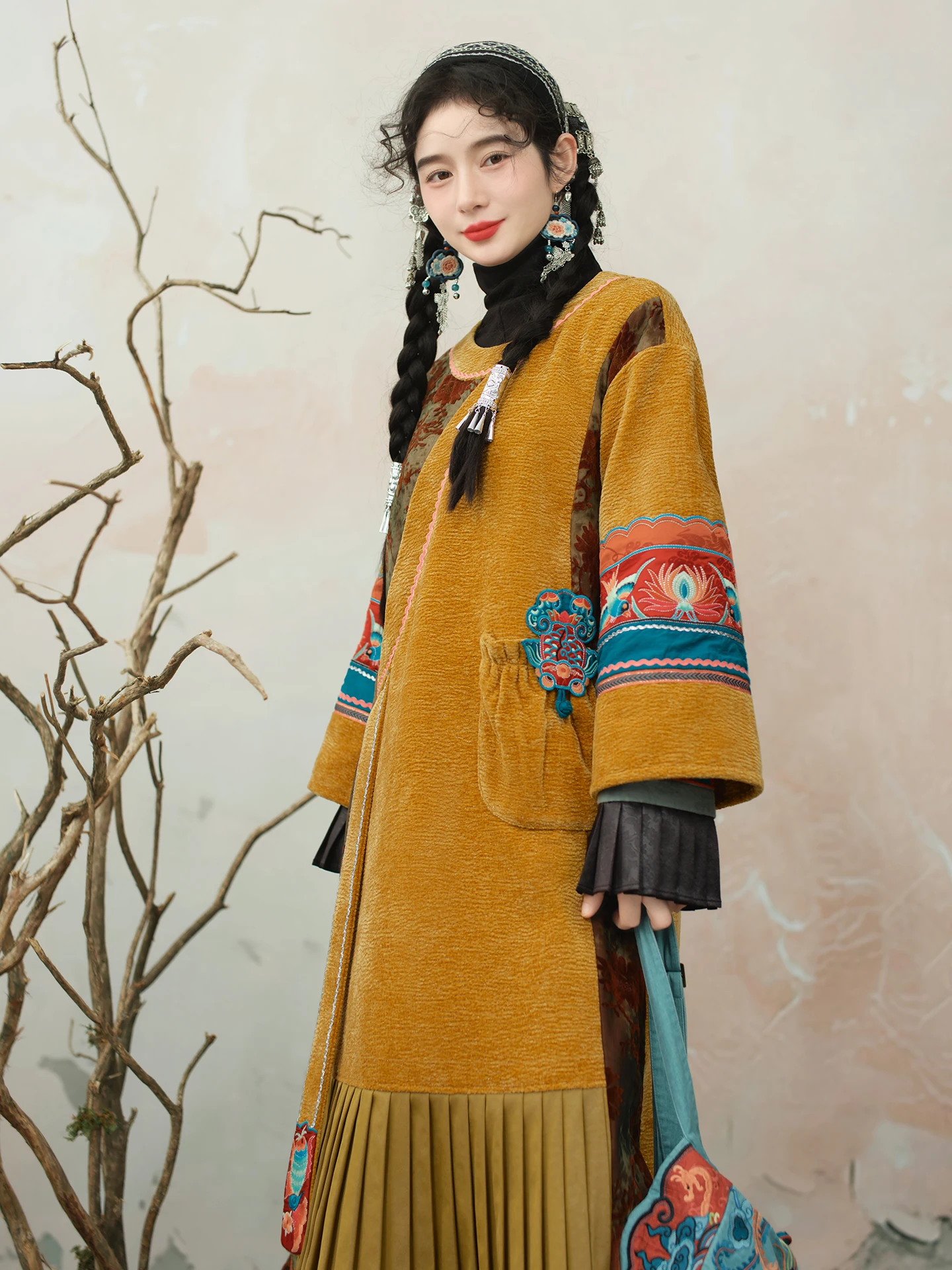 TIYIHAILEY الخريف الشتاء النساء النمط الصيني التطريز فستان أصفر طويل منتصف العجل السيدات خمر المرقعة مطوي س الرقبة