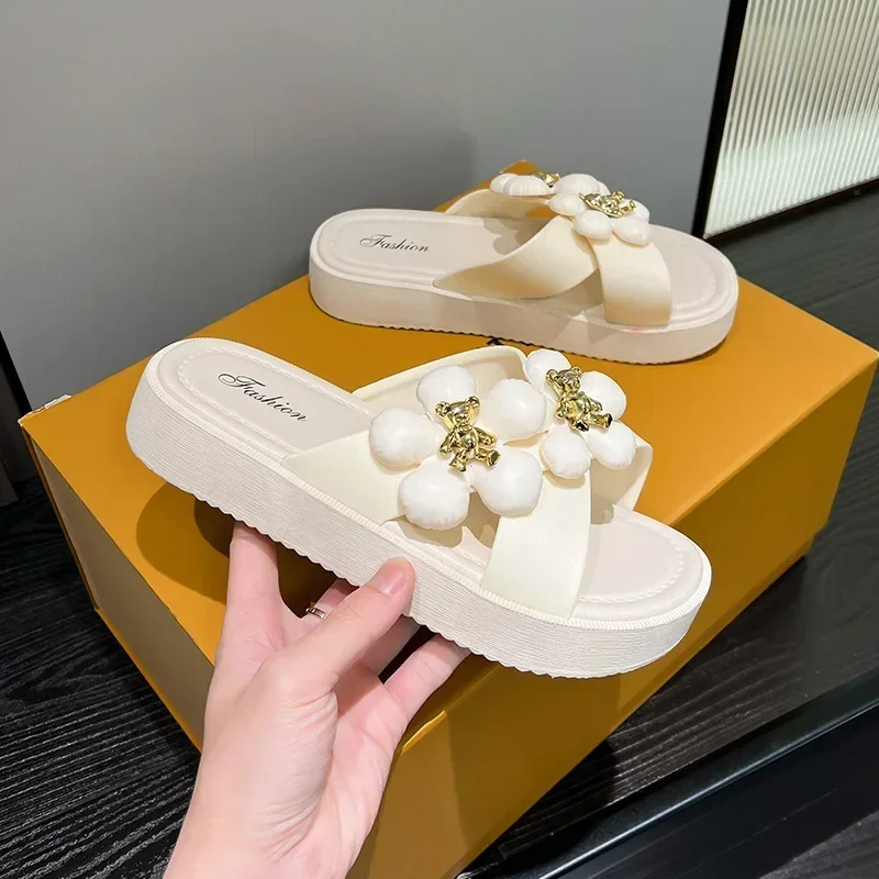 Slippers for women with thick soles, wearing a Korean version of pearl sandals for summer, fashionable princess style flip flops