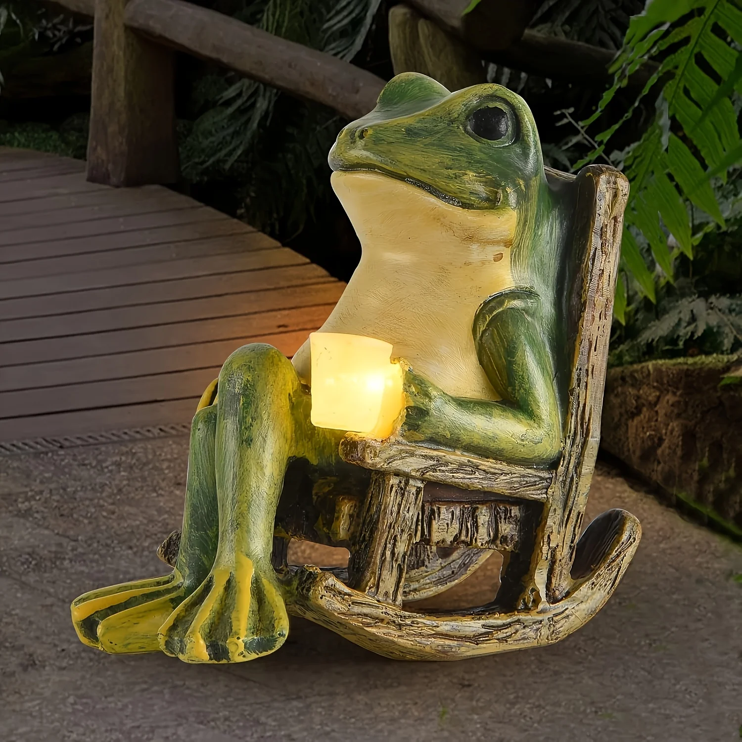 

Solar-Powered Frog Statue with LED Light - IPX4 Resin Garden Decor for Outdoor Patio Lawn, Rocking Chair Gift