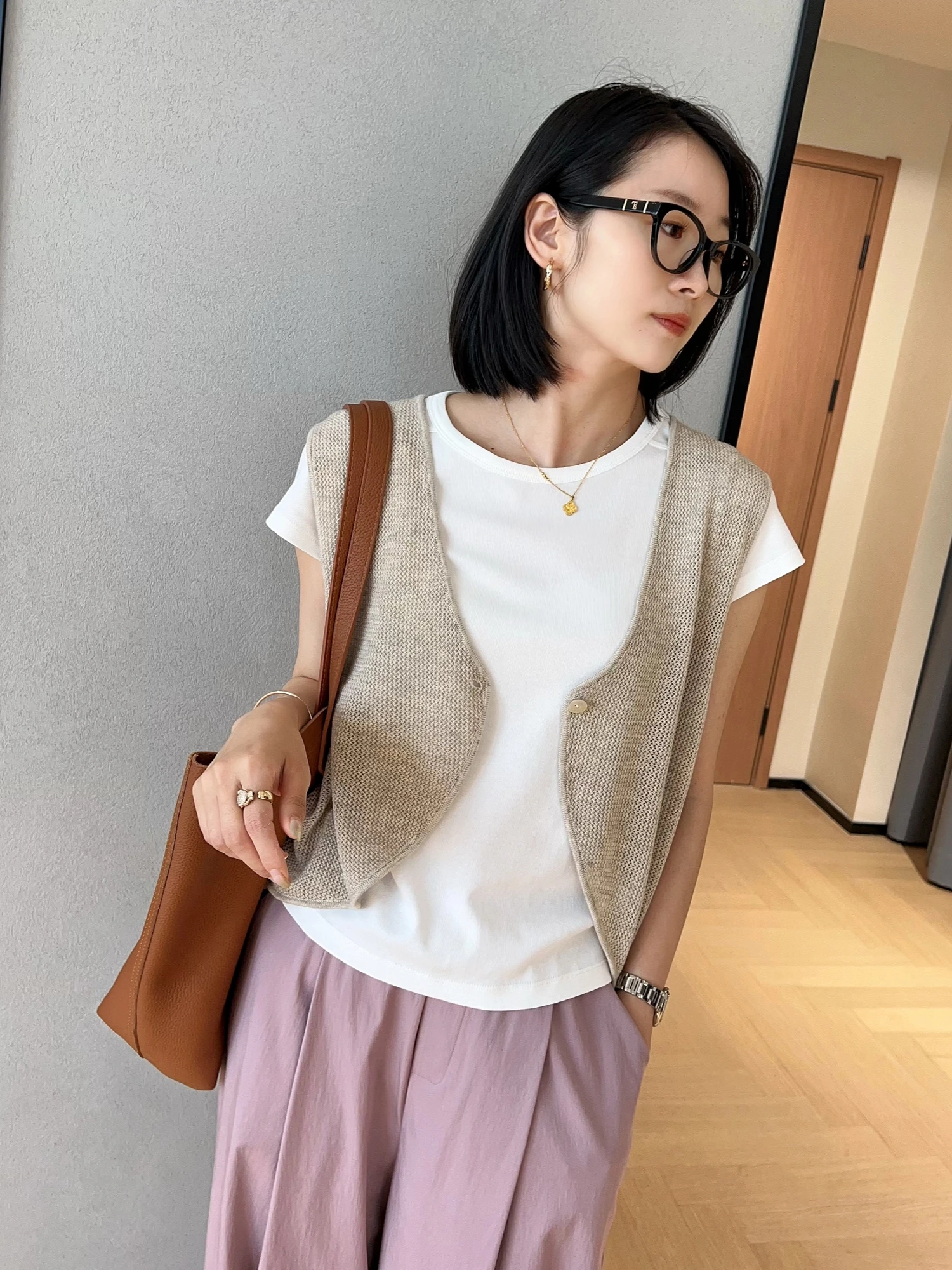 

Slim Fit Pure Color T-irt Women's Summer New Sle round Ne ort Sve Faion Design Small Fly Sve Top