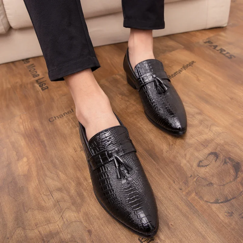 Men leather loafers Shoes outdoor Handsome Comfortable Brand breathable Men pointed top tassel Casual Shoes size 38-46 4