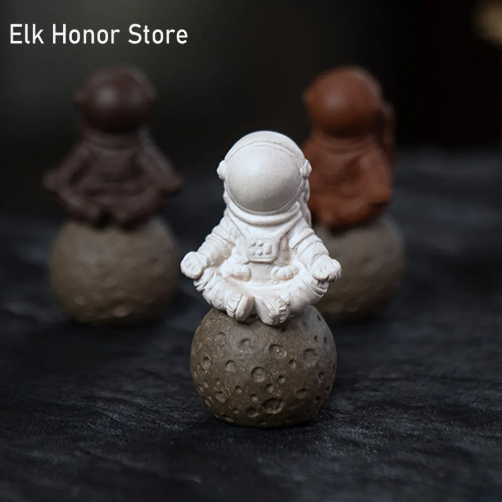 1PCS Boutique Handmade Purple Clay Spaceman Tea Pet Creative Astronaut Statue Ornaments Tea Figurine Crafts Tea Set Decoration