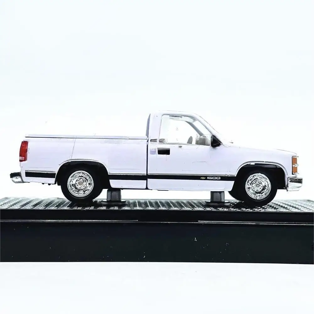 M2 1/64 1991 C1500 Silverado Pickup White Die-cast alloy car model collection display child gift