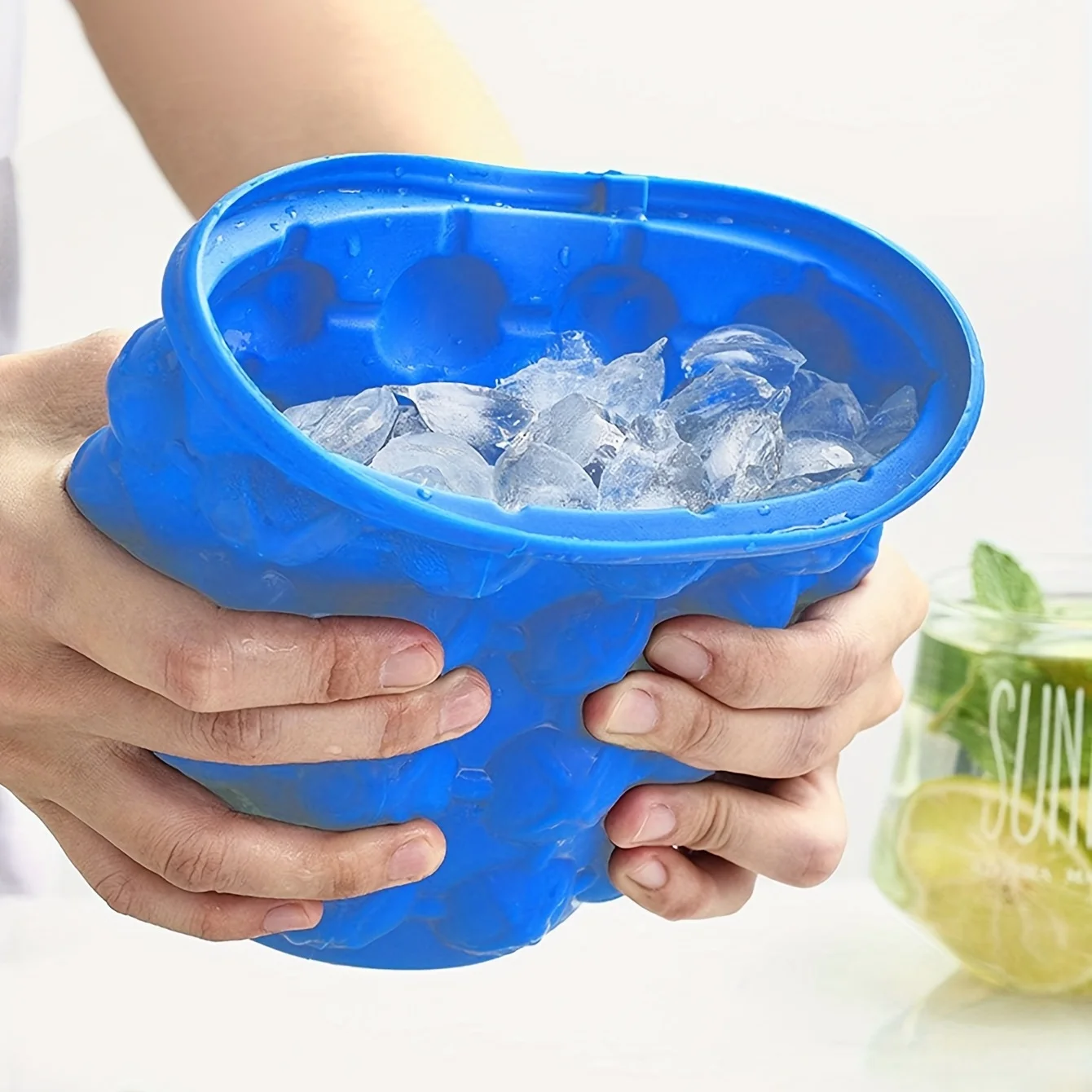 1pc, 2-in-1 Silicone Ice Bucket and Cube Tray Perfect for Bars Clubs Restaurants and Home Use Durable and Easy To Clean