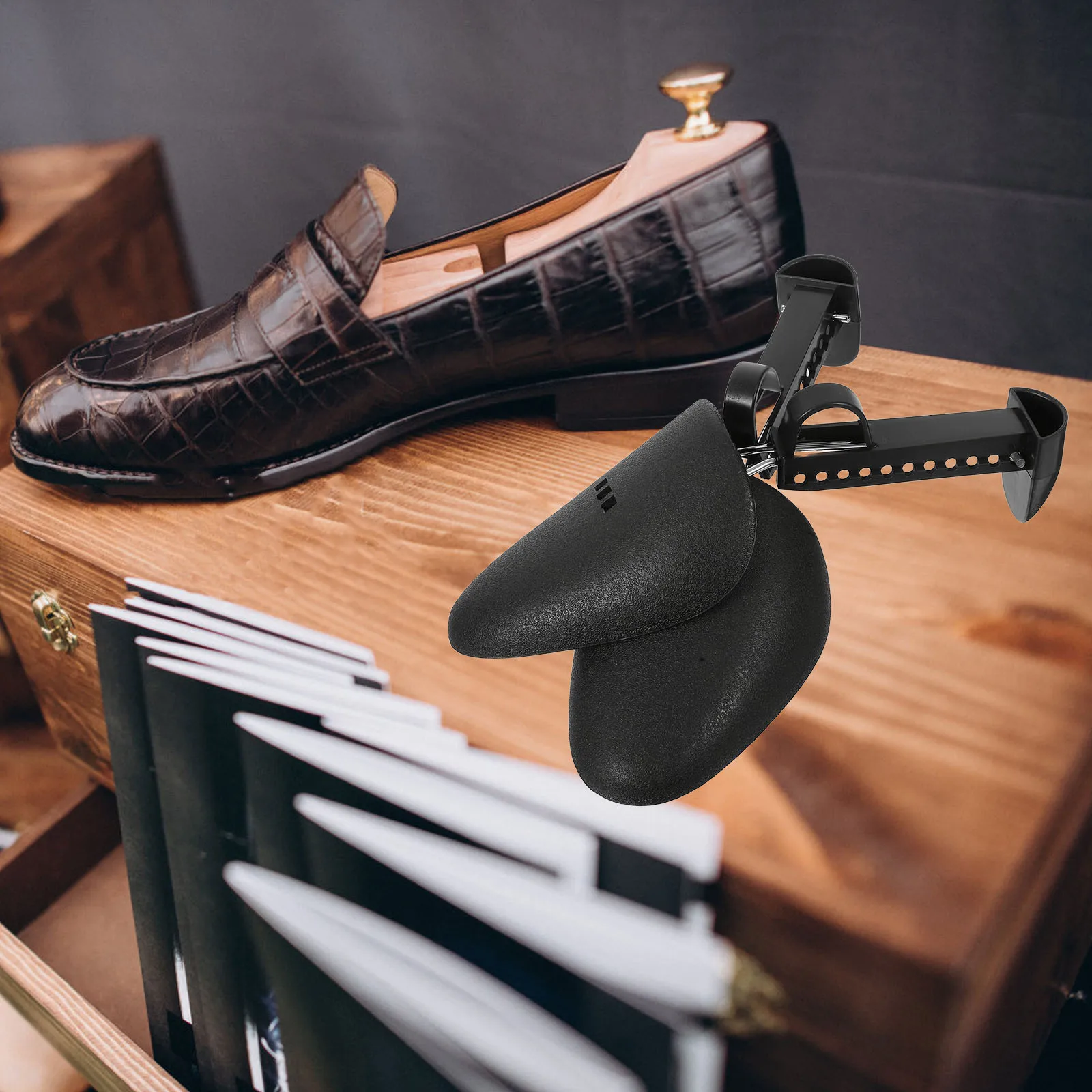 1쌍 조절 가능한 플라스틱 신발 스트레처, 통기성 구멍이 있는 스니커즈, 부츠, 드레스 슈즈용 신발 모양 보호기 홀더