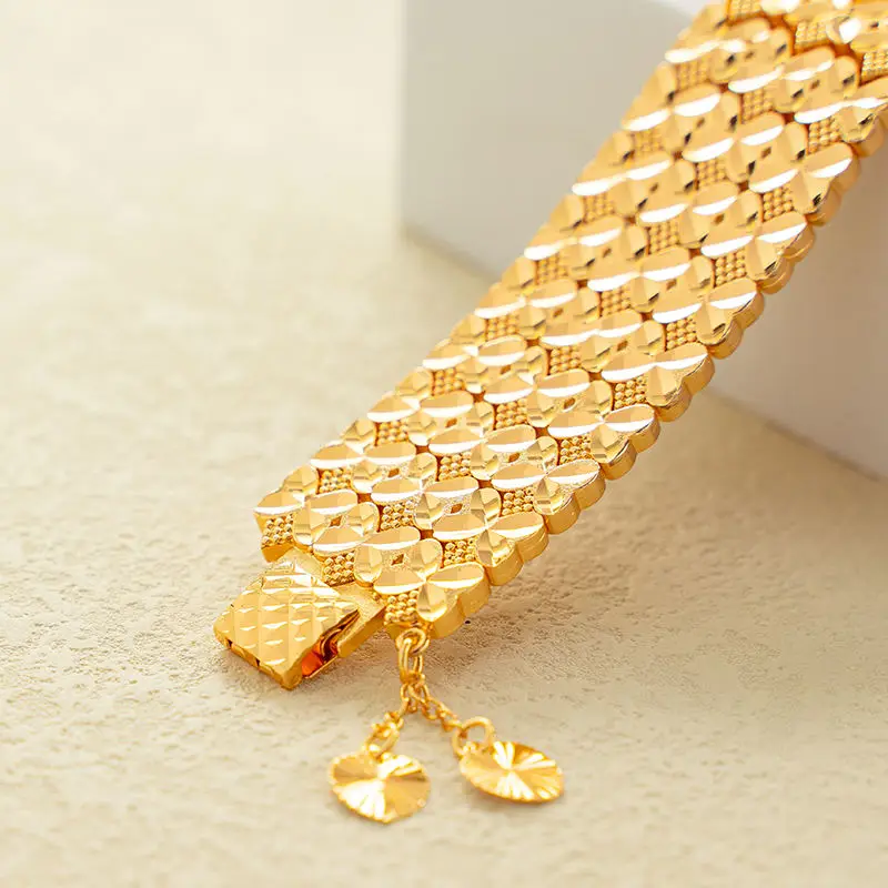 2023 New Women's Fashion Bracelet Designer Wholesale Charm Bracelet 18 Gold Plated Hip Hop Jewelry