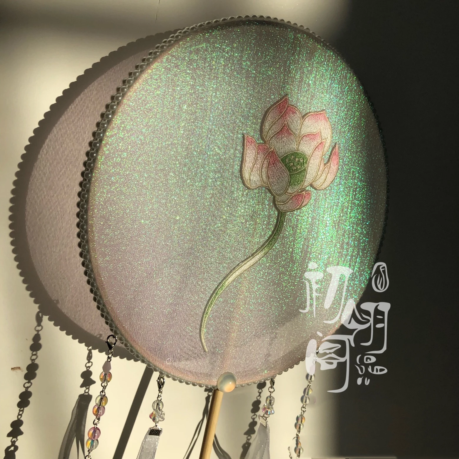 Chuling Pavilion [Jinling Pool] Original Hanfu accessories with Chinese style colorful lotus flowers, long handled fan