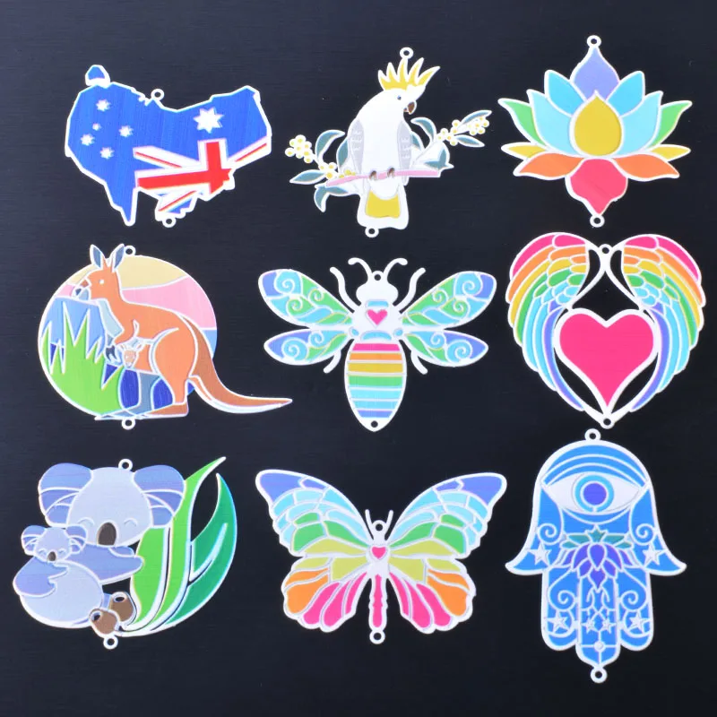 6 Stück Messing-Anhänger mit australischer Flagge, Koala, Känguru, Lotus, Hausschuhen, Strand, Hamsa, Biene, Anhängerverbinder für DIY-Schmuckherstellung – Detail 1
