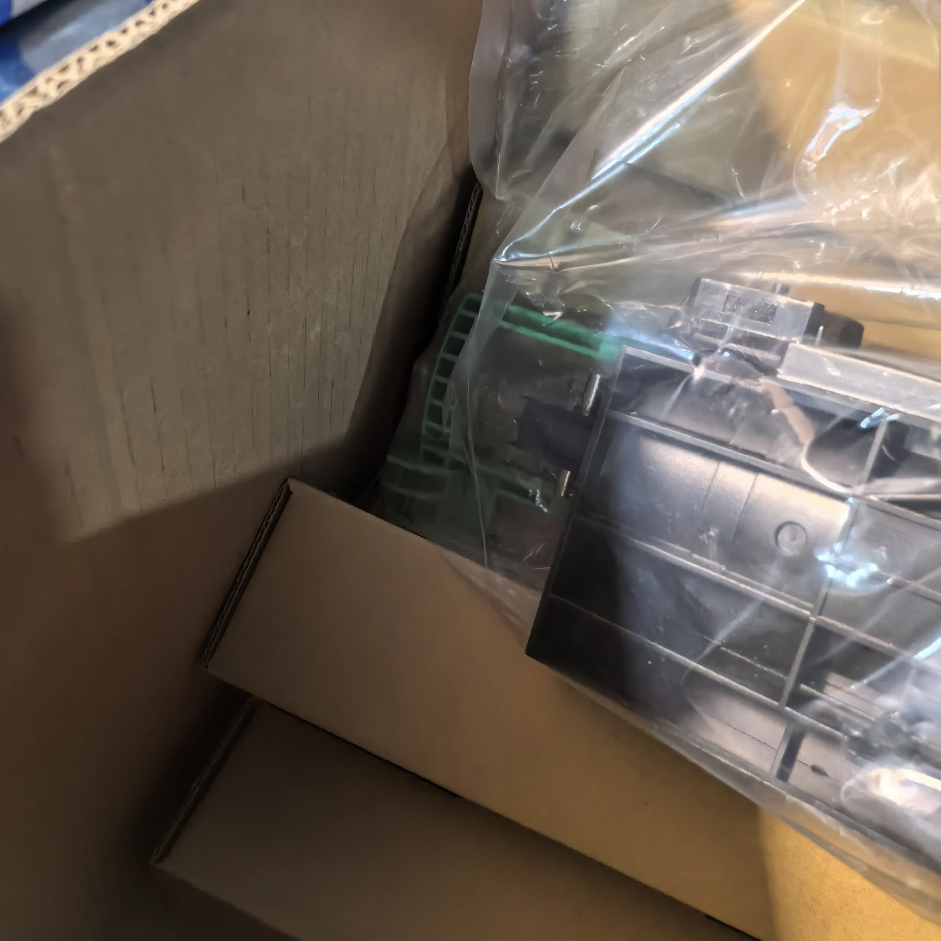 

Toner Supply Unit For Use in Ricoh MP 1027 2552 2553 3352 3353 3053 3553 2852 2853 2352 3351 2851 3030 3350 2550 B027-3501