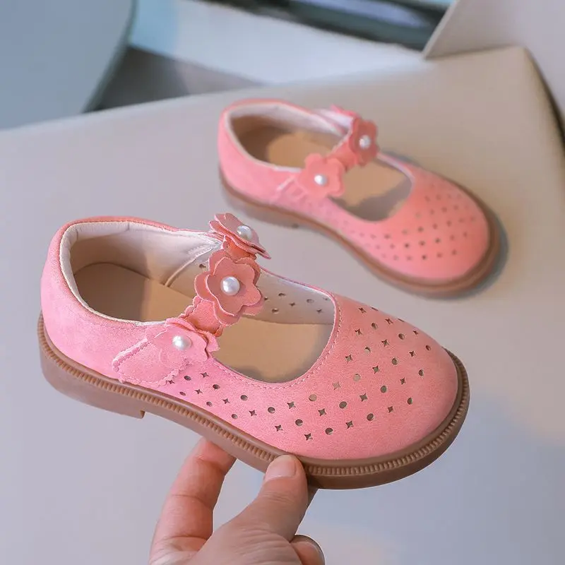2026 Summer Girls Princess Style Openwork Sandals Breathable Soft Sole Covered Toe Casual Footwear