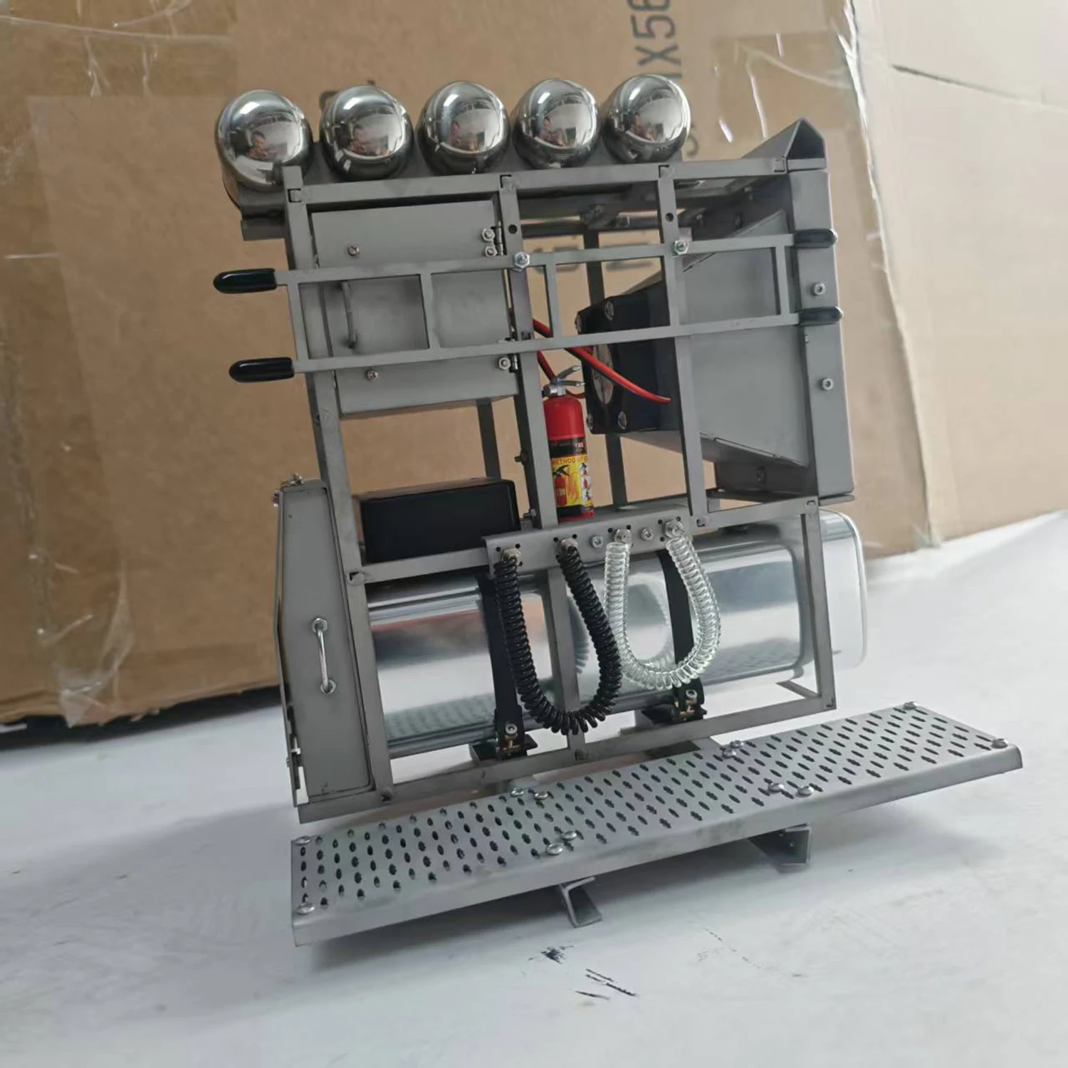 

Металлическая стойка для тяжелой техники для радиоуправляемых моделей 1/14 Tamiya: самосвал SCANIA 770S, R620 VOLVO, 750 Mercedes-Benz ACTROS 3363, запчасти для MAN