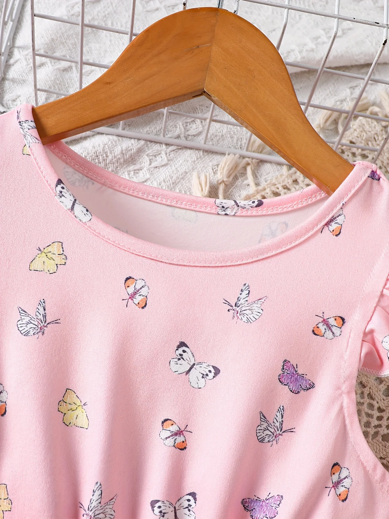 الفتيات الصيف عارضة أزياء متماسكة يطير كم كشكش فراشة الأرنب تحديد المواقع الطباعة الرقمية اللباس الأزهار الأرنب الشاطئ عطلة حزب هدية مع شريط من الساتان