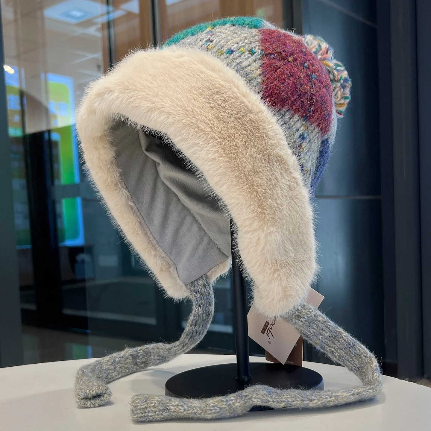 

Classic Jaquard Diamond Pattern Knitted Ear Protection Pom Pom Beanie Women's 2025 New Winter Thermal Cold-proof Pullover Hats