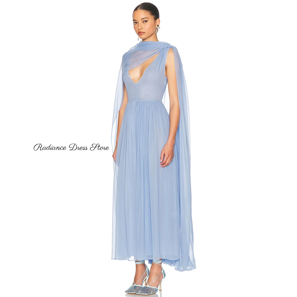 Hoge kwaliteit blauwe chiffon avondjurk Sierlijke V-hals Mouwloos A-lijn Aangepaste homecoming-jurken Eenvoudige beroemdheidsjurken