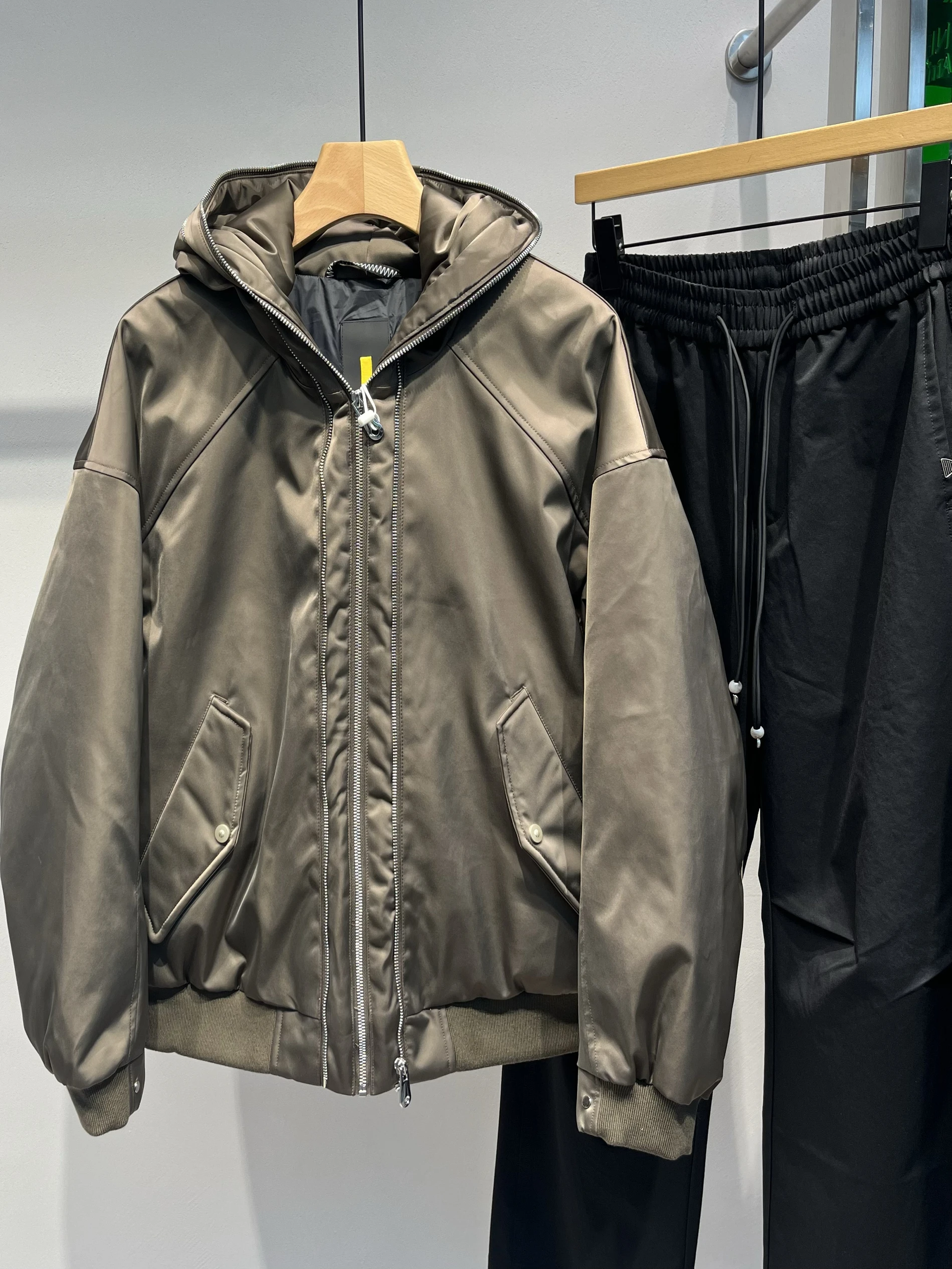 

Новая зимняя мужская куртка-пуховик американского модного бренда с капюшоном и вышивкой, свободного кроя, повседневная, с 90% белым утиным пухом, теплая верхняя одежда