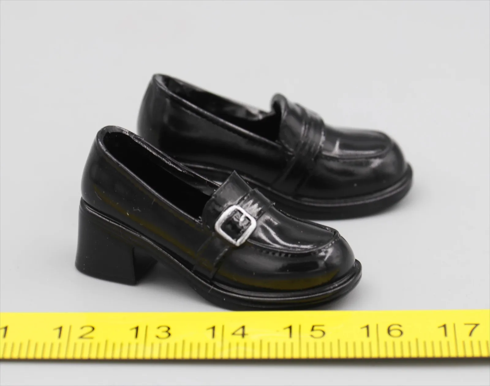 QOM-1048 Modelo de tacones altos huecos de soldado 1/6 para cuerpo de ambulancia femenina de 12 pulgadas