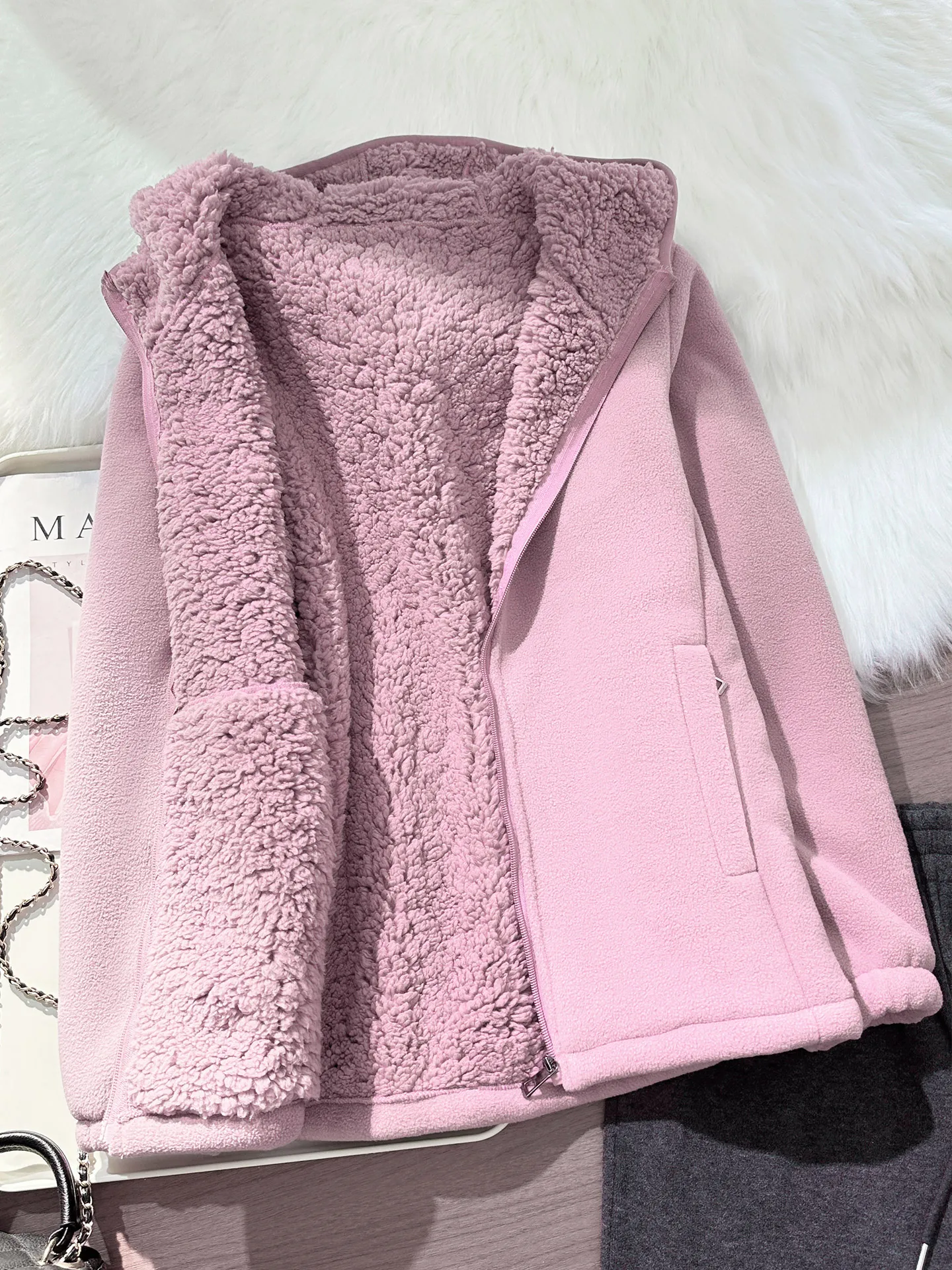 Women's Winter Warm Lamb Velvet Jacket Fleece Lined Thickened Hooded Windproof Sweatshirt Zipper Closure Short Style