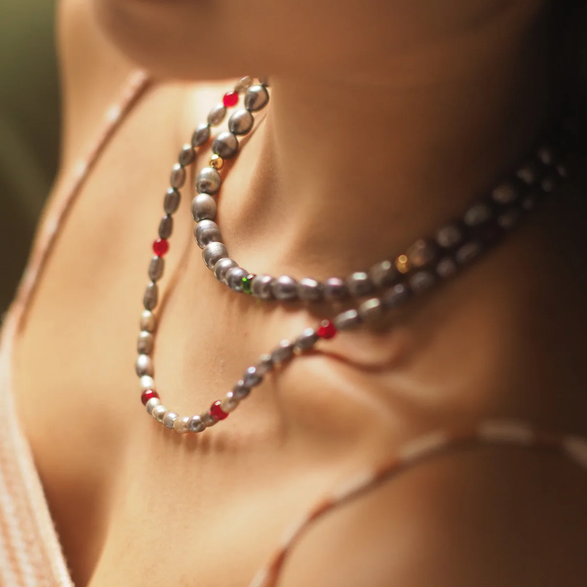 2025 Western Retro Ruby & Gray Pearl Simulant Beaded Necklace - Minimalist Artisan Handcrafted Niche Gift Jewelry