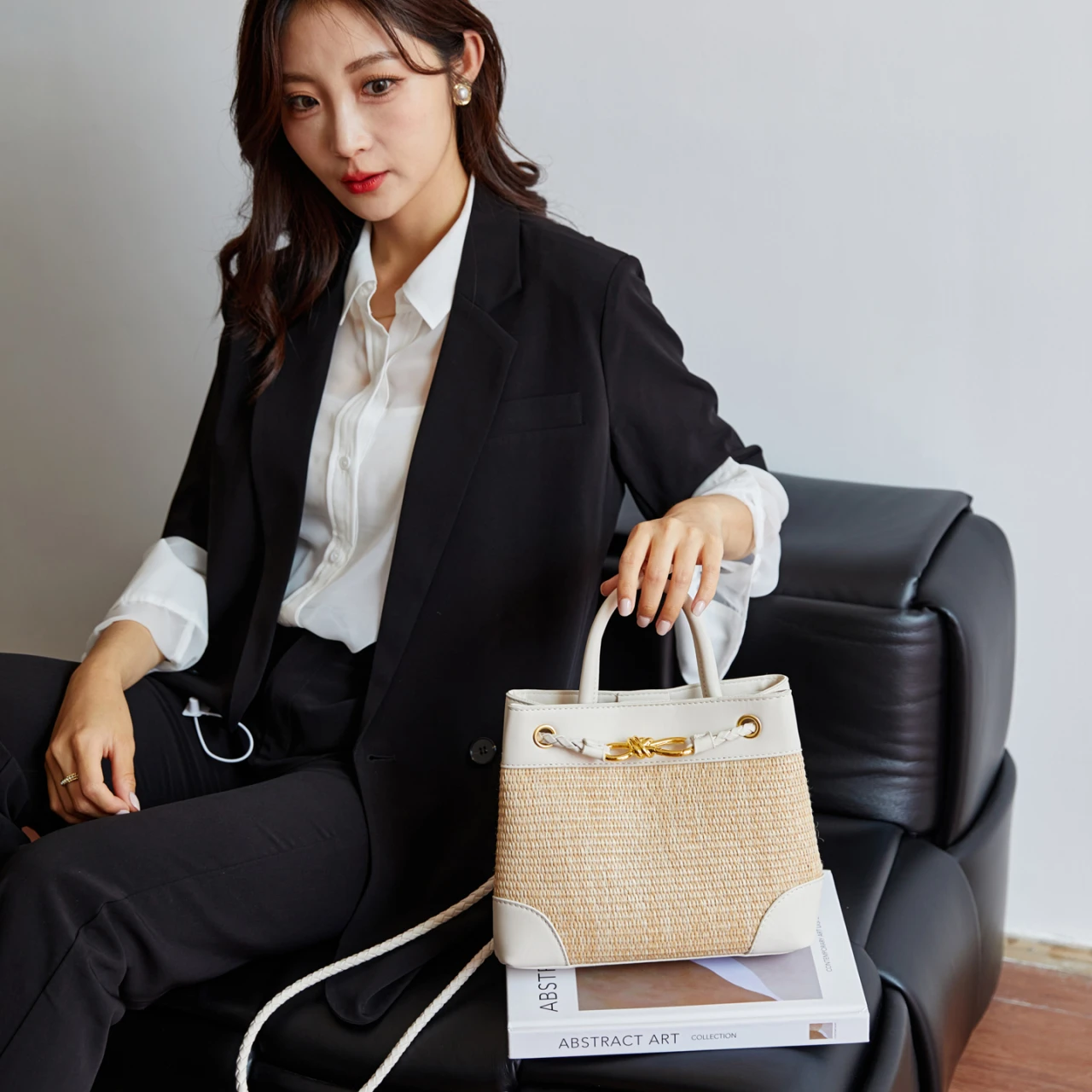 

Designer Elegant Simple Diaper Bag A Large Capacity Solid Color Leather Tote Bag For The Chic Modern Fashion Woman