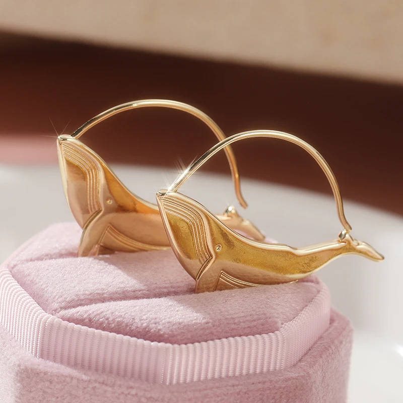 Persönliche Wal-förmige Runde Creolen für Damen Silberbeschichteter Modeschmuck Exquisiter Tierschmuck