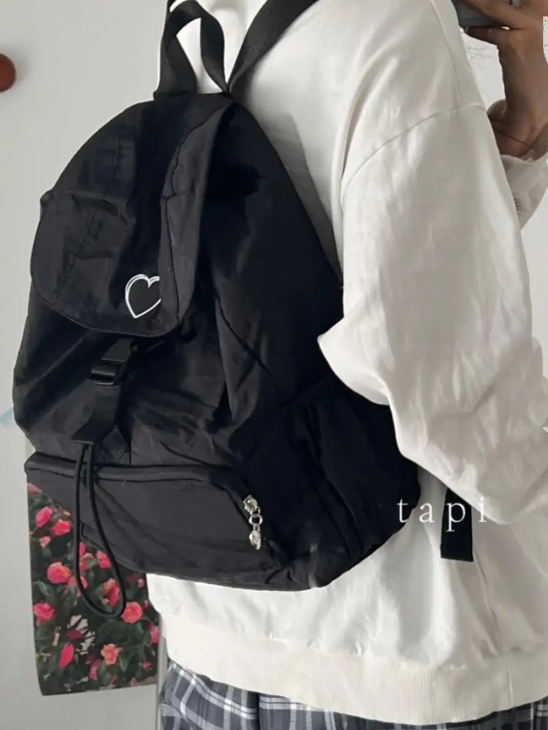 Korean Version Heart Embroidered Backpack with Black Nylon Drawstring Pocket, Computer Bag, Outdoor Travel and Leisure Backpack