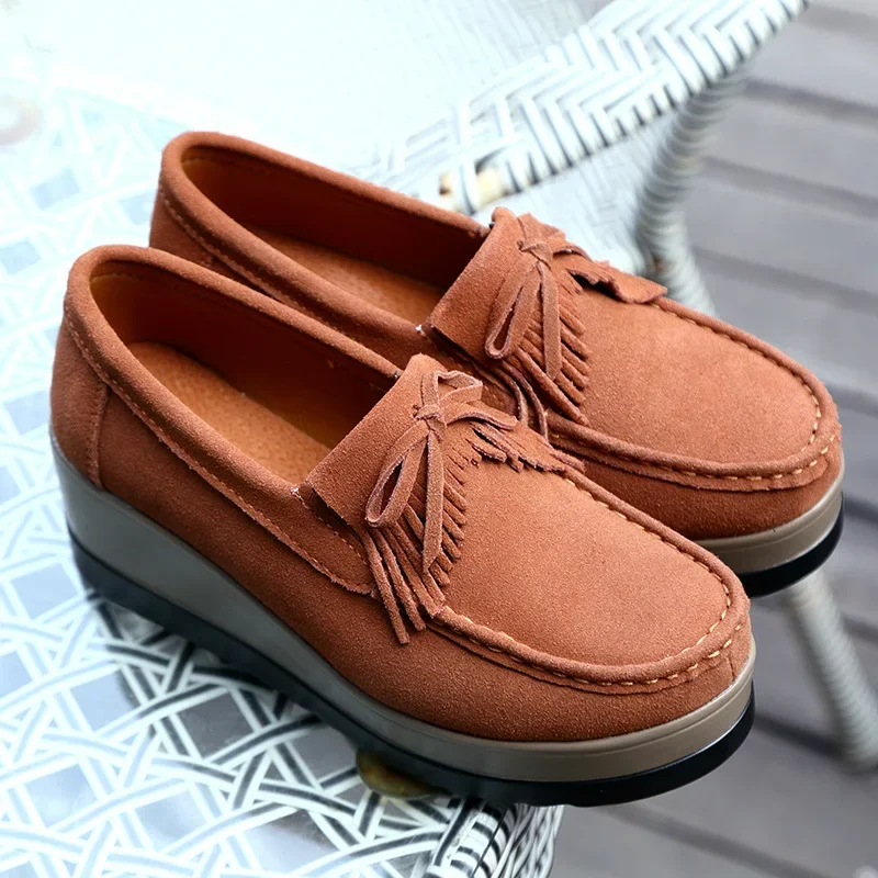 Jesień kobiety platformy buty skórzane zamszowe pluszowe wsuwane trampki chaussure femme frędzel mokasyny mokasyny damskie buty 445