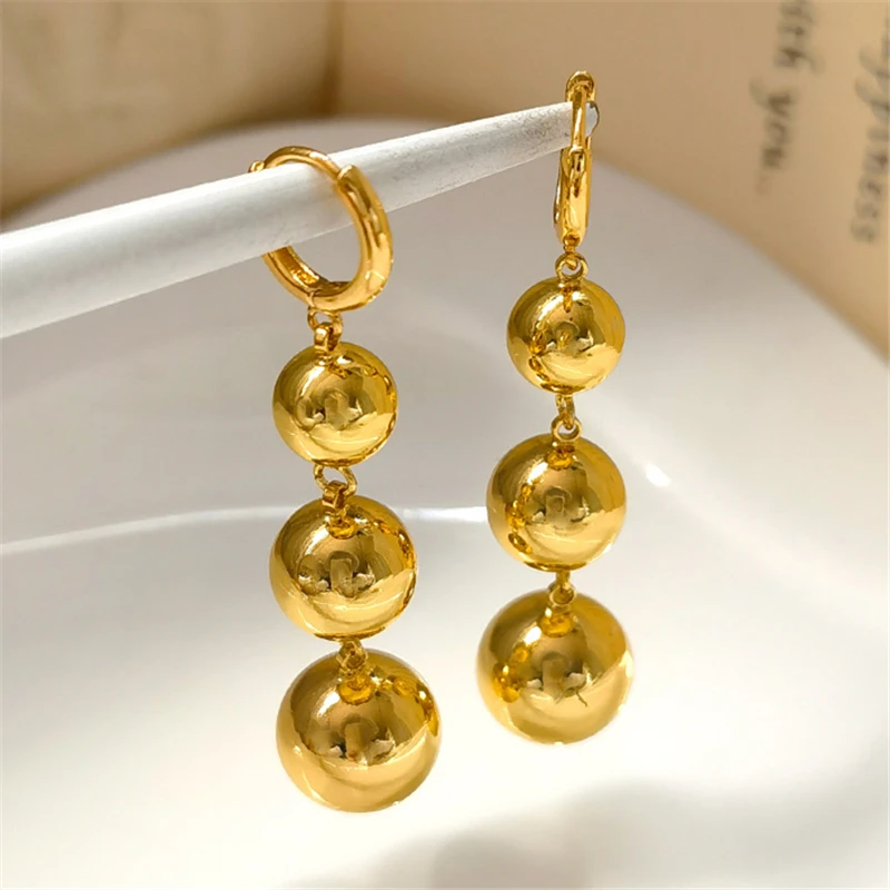 Europäische und amerikanische Metall-Stil runde Perlen-Quasten-Ohrringe Temperament Nische coole Trend-High-End-Ohrringe für Frauen