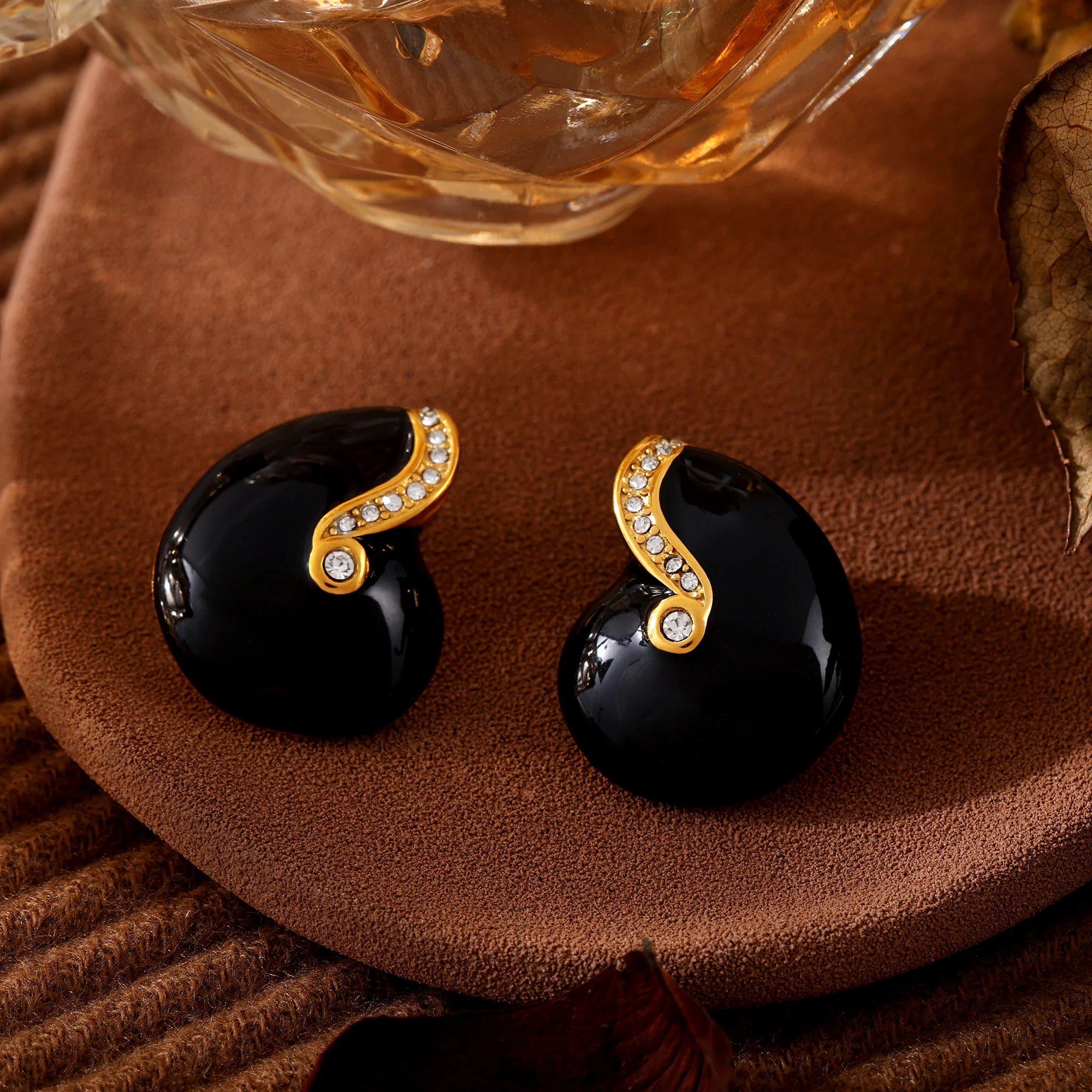 Three Colors Enamel Conch Shape Stainless Steel Stud Earrings For Women 18K Gold Plated Small Zircon Women\'s Earring Ear Studs