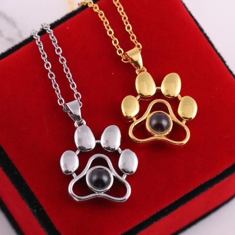 

Custom Color Photo Projection Dog Paw Necklace Personalized Titanium Steel Copper Pendant Romantic Gift for Mom Girlfriend Pet Owner