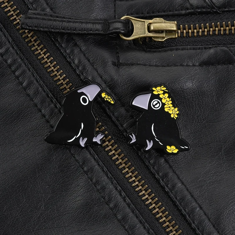 Adorable Crow Couple Enamel Pin Floral Wreath Crow and Bird with Flower Twig Cute Garden Style for Best Friends Everyday Outfit