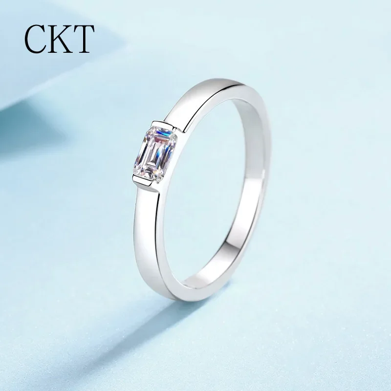 18K White Gold Luxury 0.5 Carat Emerald Cut Moissanite Diamond Ring for Women Fashion Simple Hand Fine Jewelry Platinum Pt950