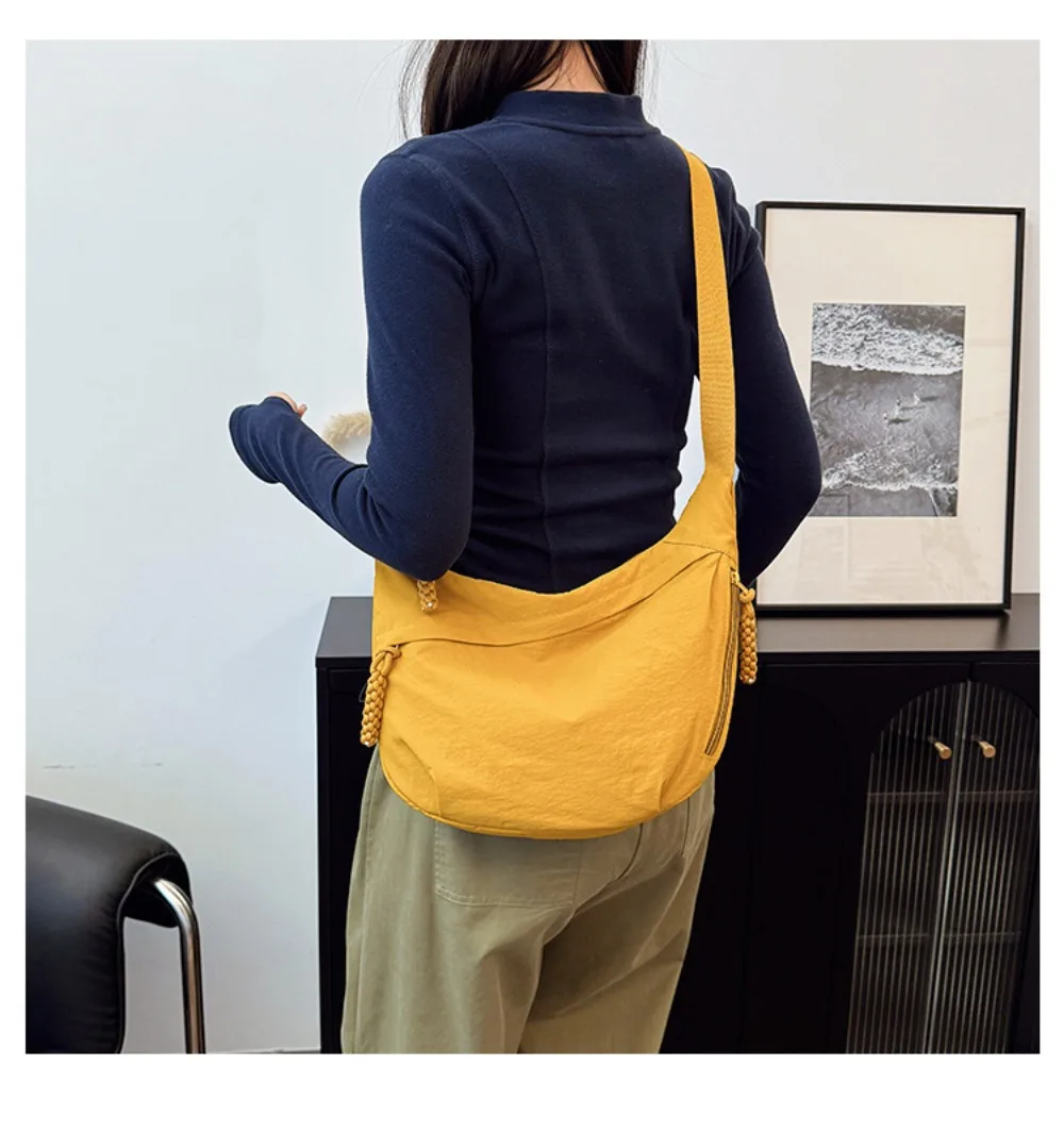 Neue Canvas-Umhängetaschen mit großer Kapazität, koreanische schlichte Sport-Hobos-Tasche, einfarbige leichte Dumpling-Tasche für Reisen – Detail 13