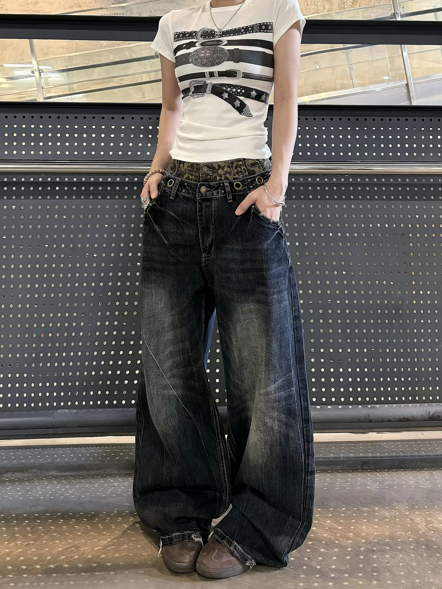 Calças Jeans Retrô Americanas com Estampa de Leopardo e Patchwork, Cintura Dupla, Perna Larga e Reta, Design Moderno para Hom...