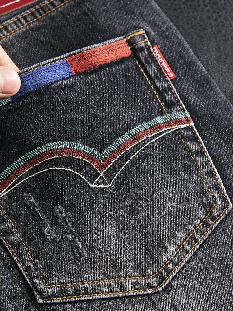 Vaqueros retro americanos de moda para hombre, pantalones de pierna recta pequeños elásticos desgastados con estampado bordado en negro y gris, estilo otoño