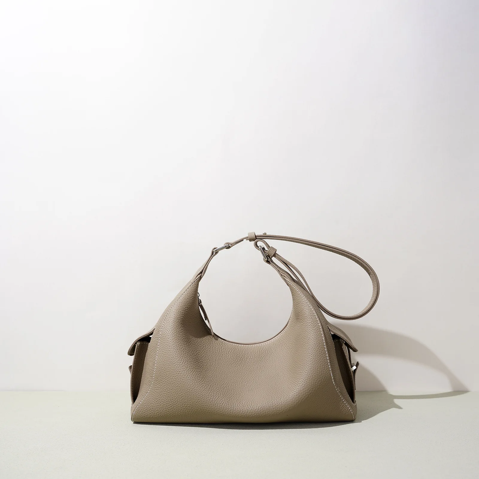 

New High End Commute Underarm Bag for Women Custom Genuine Leather Niche Design Classic Shoulder Handbag