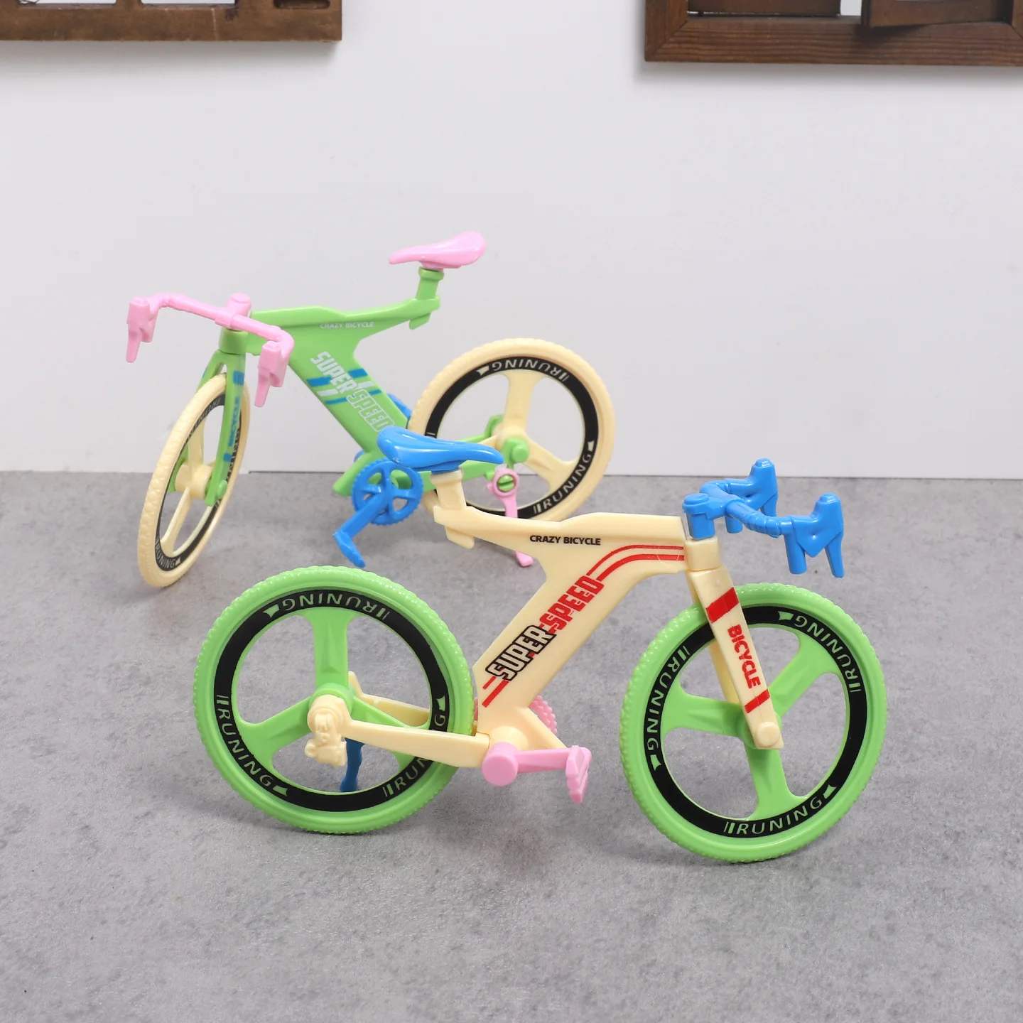 1Piece DIY Assembly Mini Road Bike Decor Random Color Miniature Mountain Bike Model Toy Cute Tiny Bicycle Pretend Play Ornament