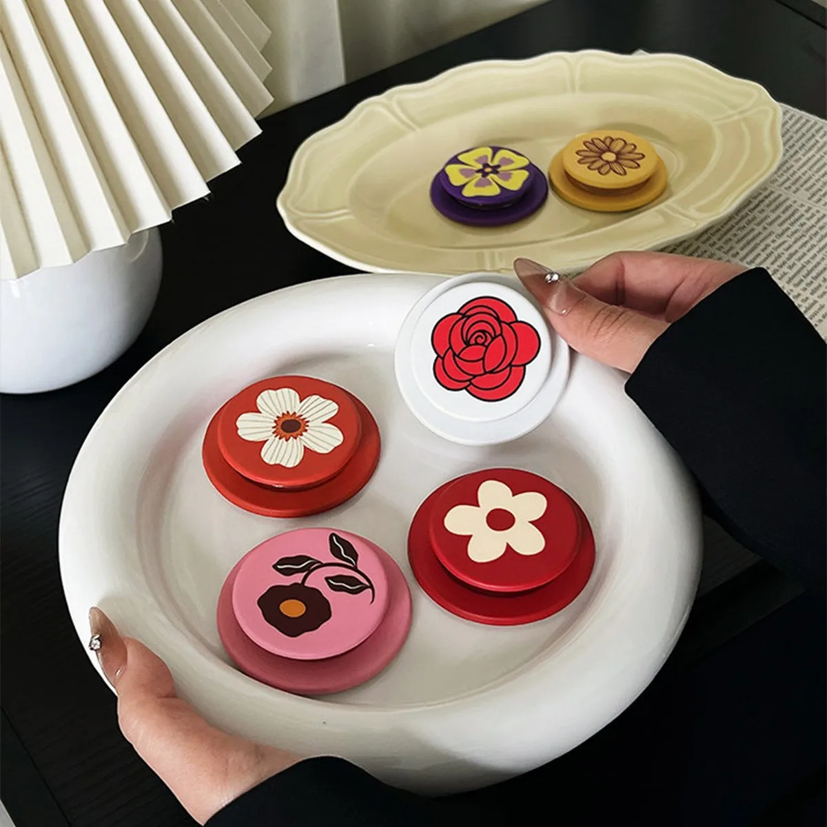 

Магнитный держатель для телефона с мультяшным цветком, подходит для чехлов, расширяемый кронштейн-подушка безопасности, настольная подставка-держатель для пальцев