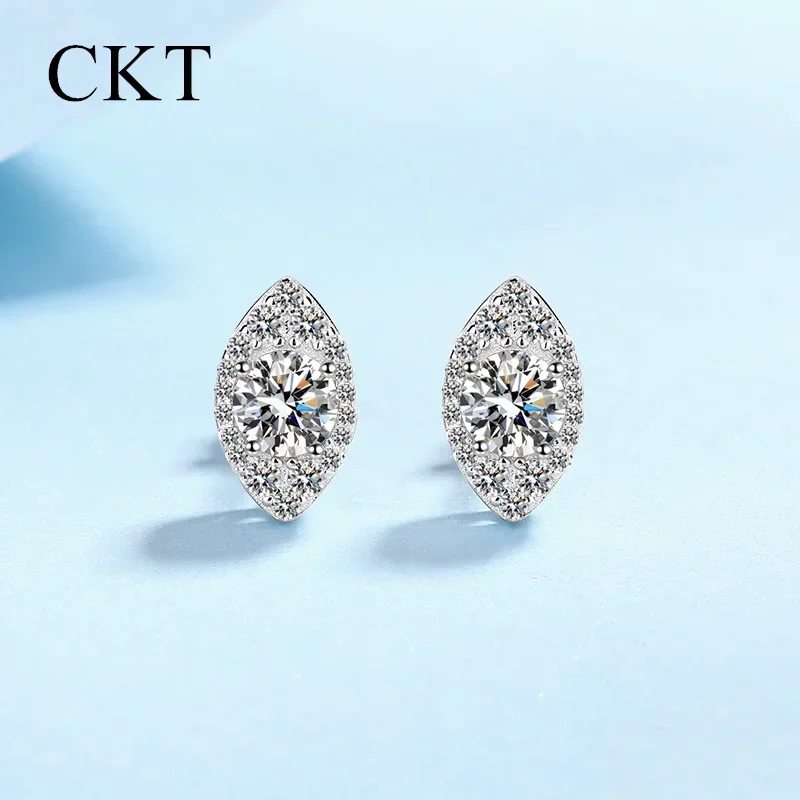 

18K White Gold Platinum Pt950 1 Carat Oval Moissanite Diamond Stud Earrings for Women Simple Fashion for Girlfriends Jewelry